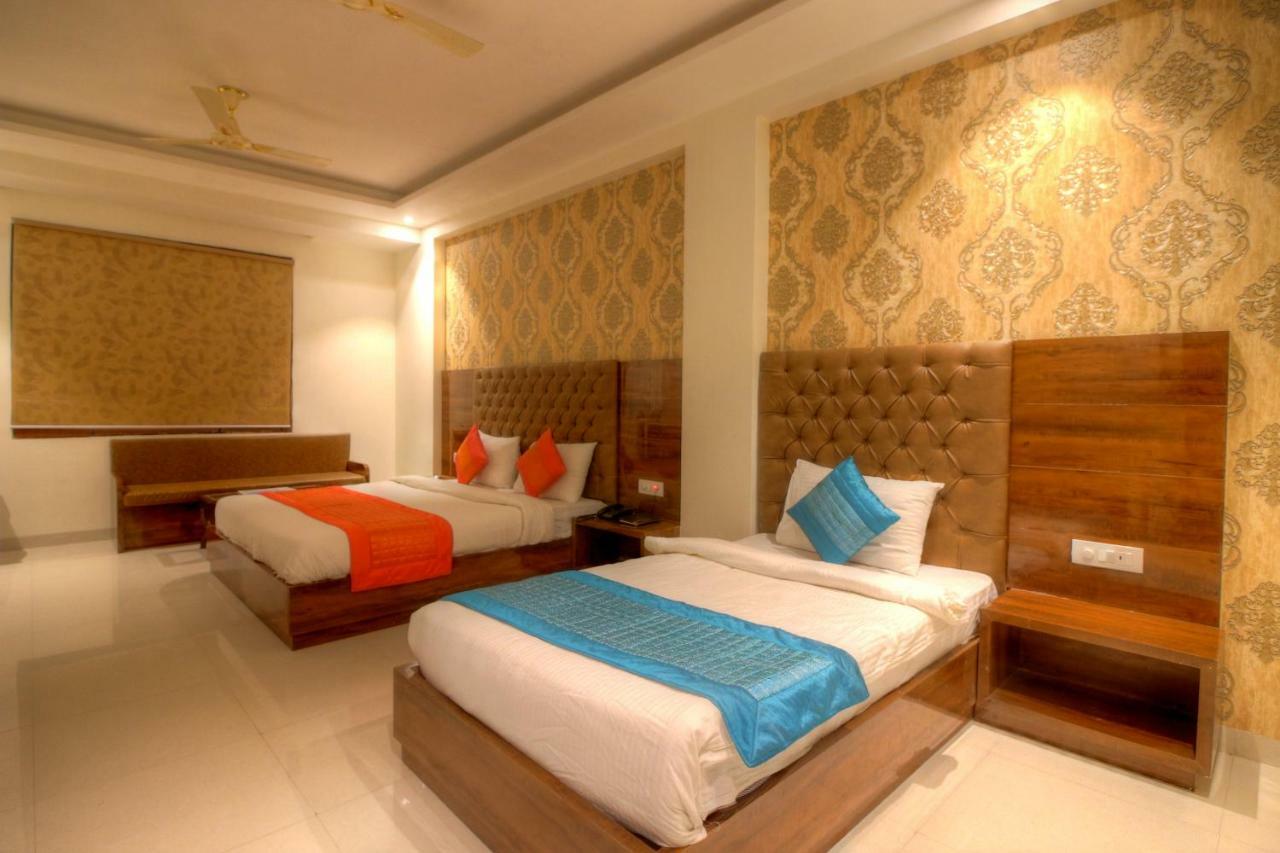 Hotel The Vegas Delhi Airport- A Boutique Hotel Нью-Дели Экстерьер фото