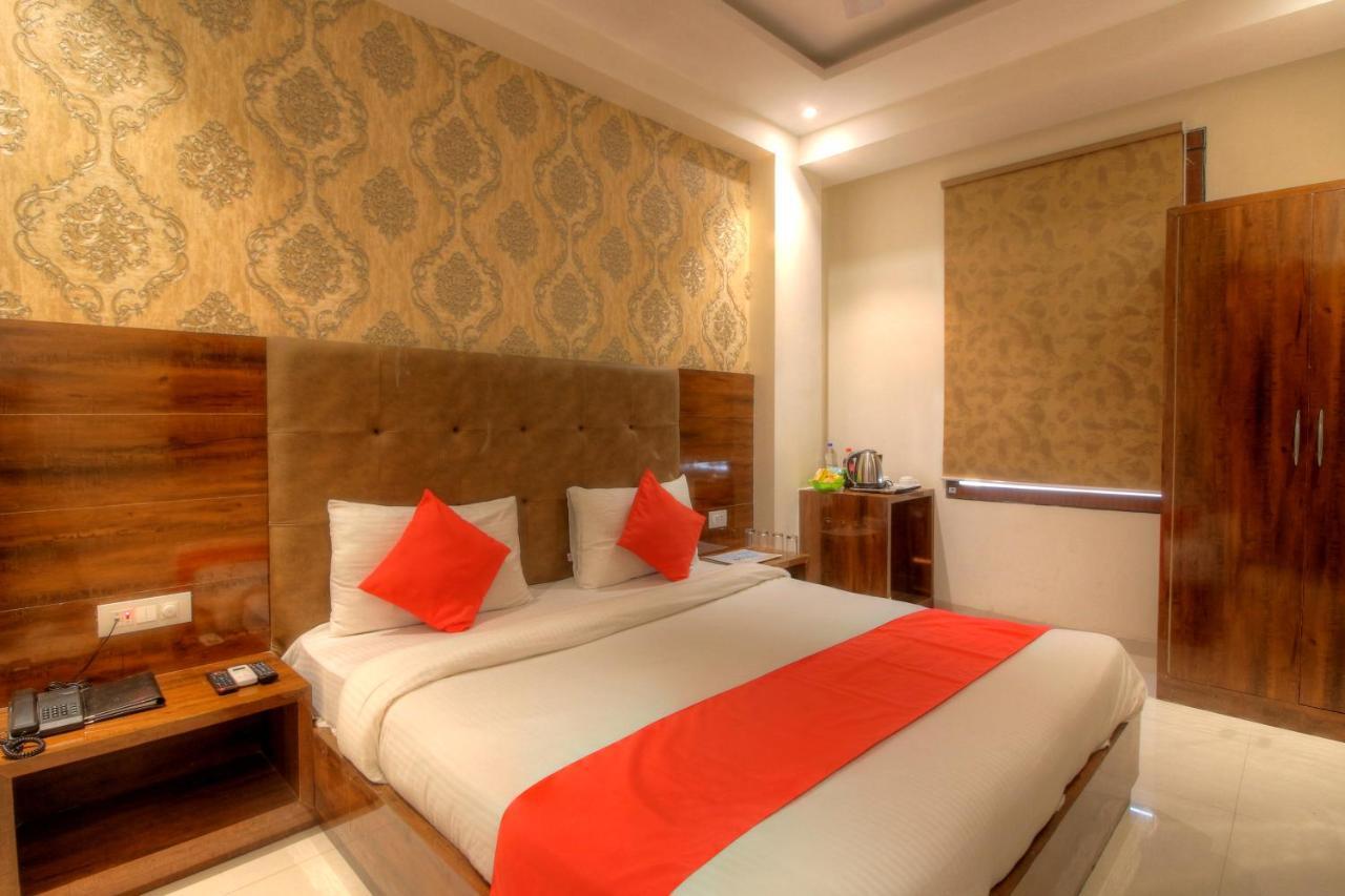 Hotel The Vegas Delhi Airport- A Boutique Hotel Нью-Дели Экстерьер фото